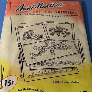Vintage Aunt Martha's Hot Iron Transfers. 3501-Floral Motifs